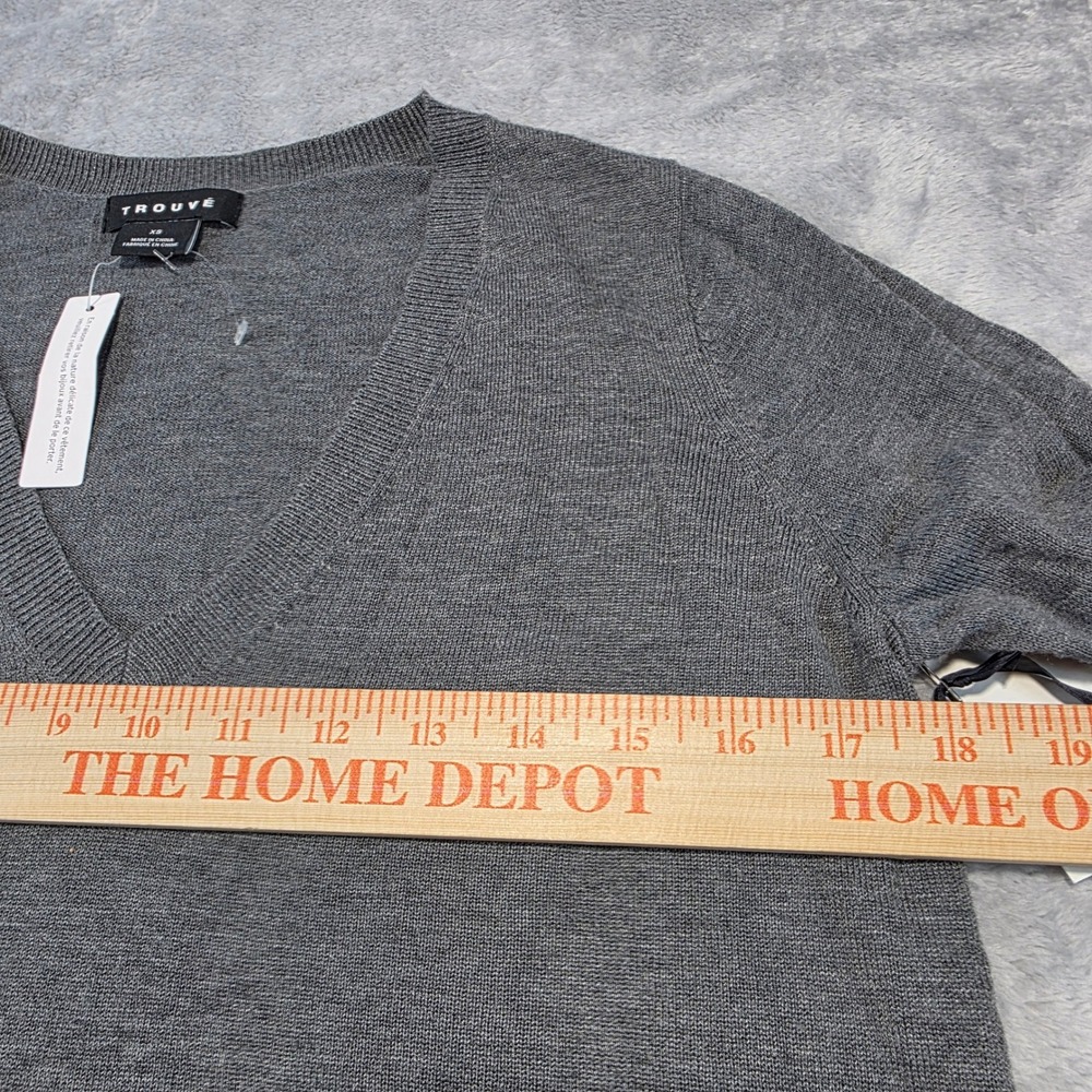 Trouve Women XS Grey Layered Mixed Media V-Neck Sweater Blue Striped Sleeves NWT - Picture 5 of 7